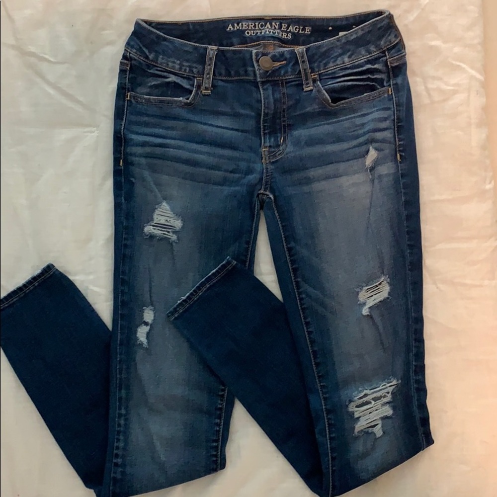 High-waisted jegging.